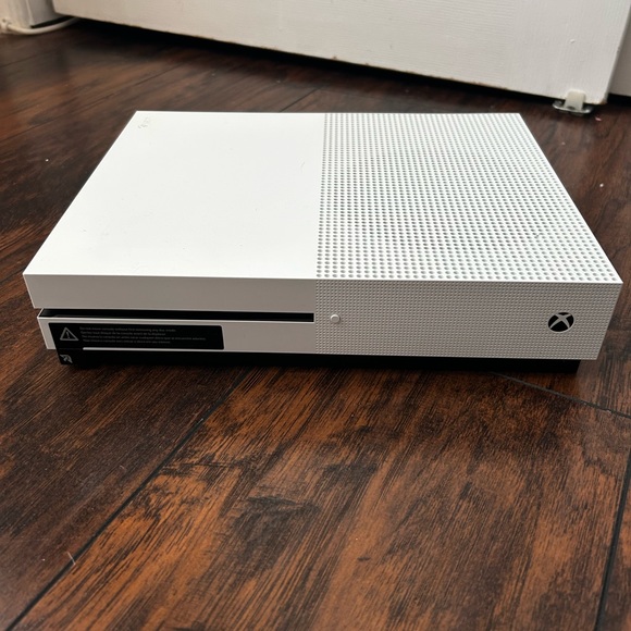 Xbox One S (plus remote and headphones) - Picture 8 of 10